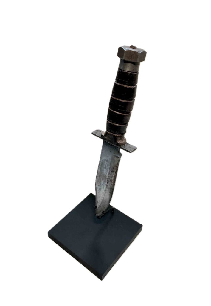 dagger display stand